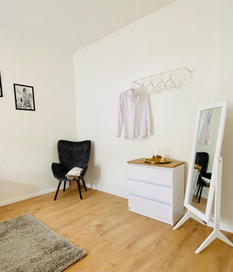 Stilvolles Apartment In Zentraler Lage - Smart-Tv, Queensize-Bett, Altbaustil, Kueche In City-Naehe Erfurt Exterior foto